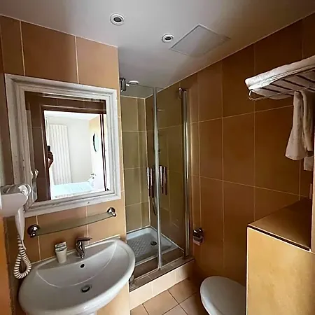 Otel Tingis Paris